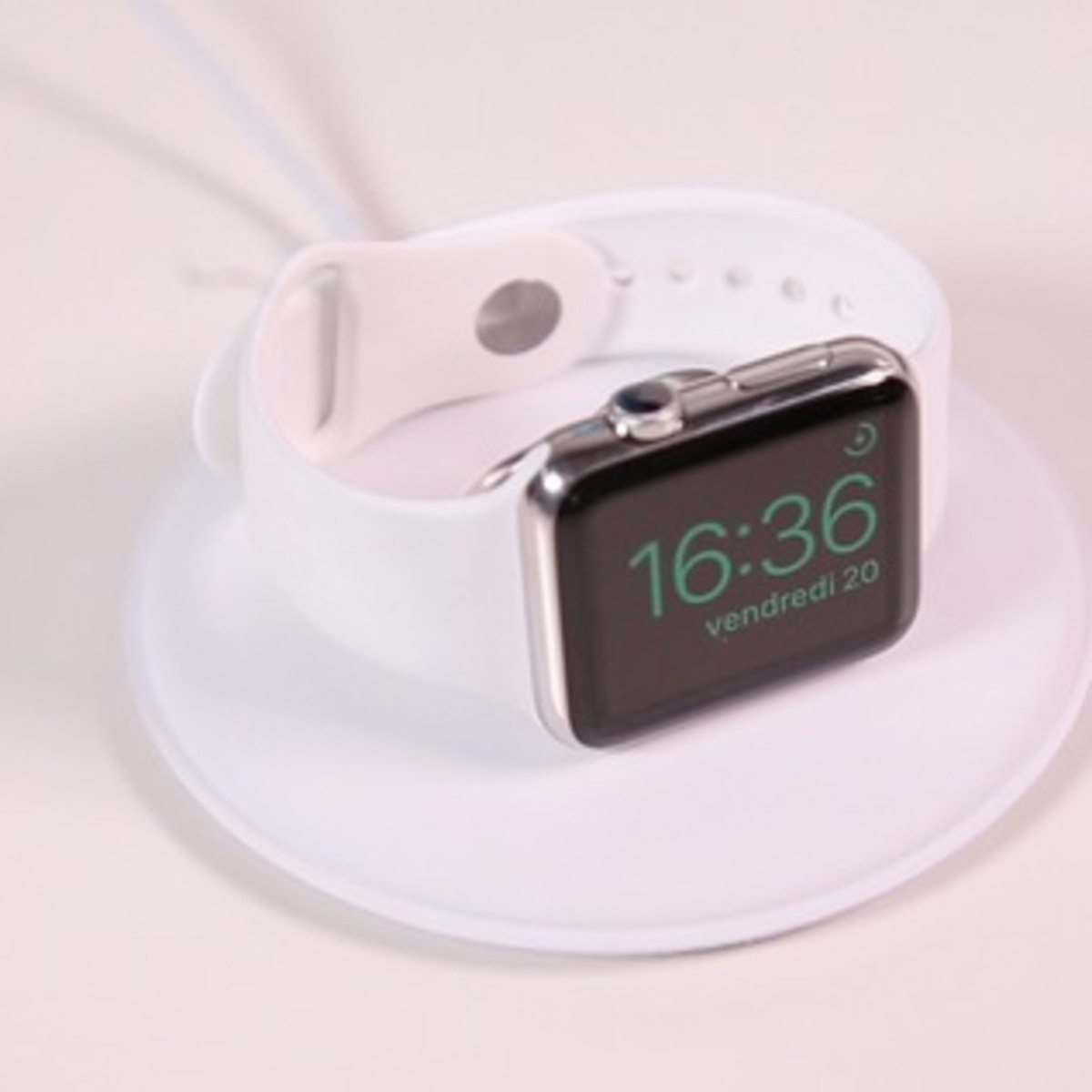 Astuce lire l heure la nuit sur l Apple Watch sans toucher sa