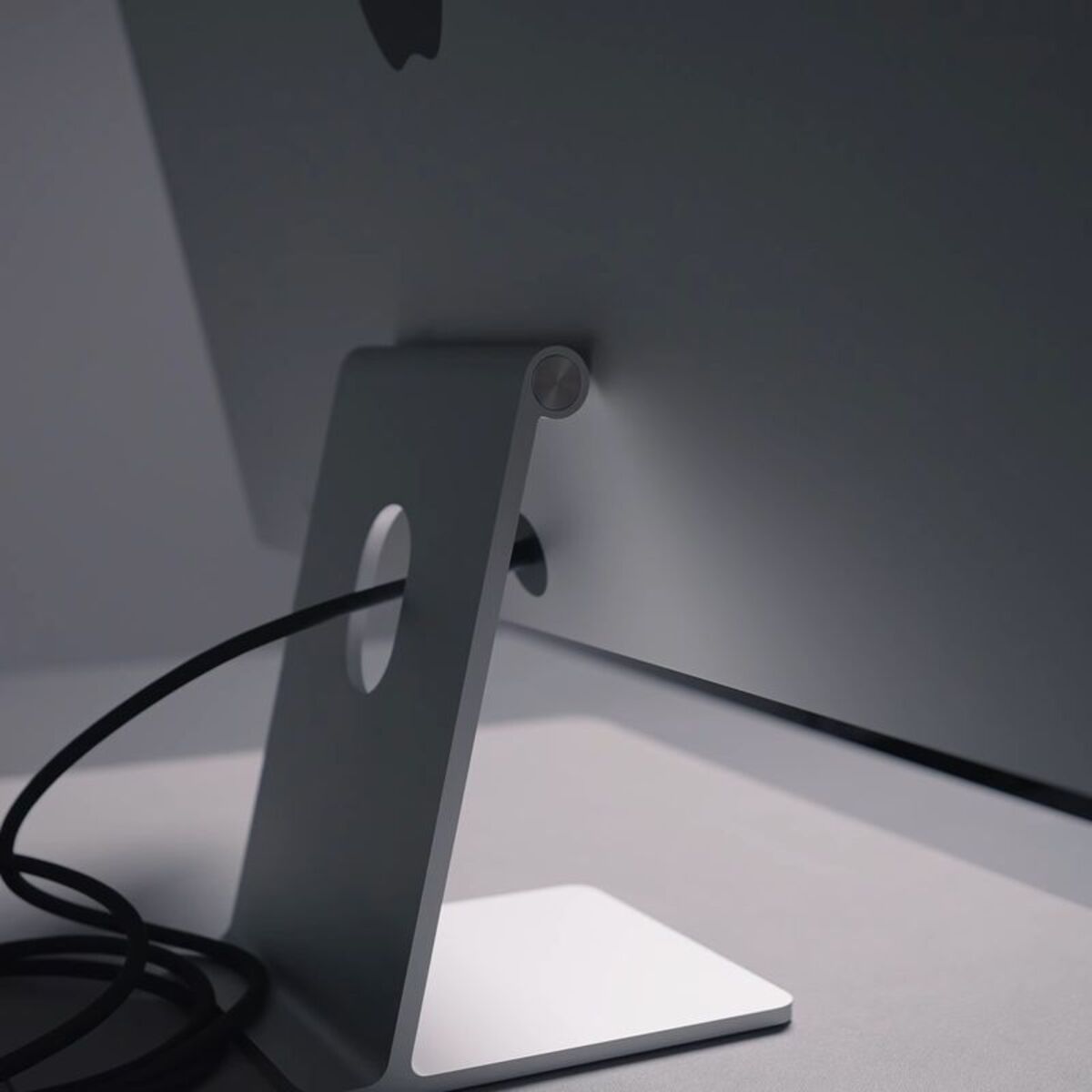 Studio Display un câble d'alimentation non détachable, des problèmes