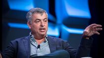 Eddy Cue serait débordé pour gérer les crises (et s’endormirait pendant les réunions)