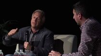 Phil Schiller répond aux critiques sur les iPhone et le nouveau MacBook