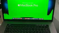 MacBook Pro 2018 : une série défectueuse avec des problèmes d'écran (vert) ?