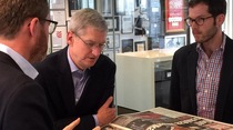 Quand Tim Cook rend hommage à Steve Jobs et rencontre les rédacteurs d'un tabloïd allemand