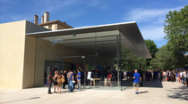 En direct d'Aix-En-Provence : l'Apple Store est ouvert !