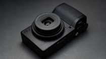 Ricoh GR IV : le compact expert culte revient avec un capteur 25 Mpx et une stabilisation 5 axes