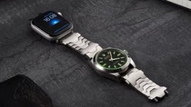 Ce bracelet vous permet de porter une Rolex et une Apple Watch sur le même poignet