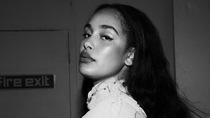 Le label de Jorja Smith réclame des royalties pour un titre viral généré par IA