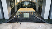 Le nouvel Apple Store d'Abu Dhabi se veut un monument d'exception en noir et or