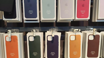 Seraient-ce les coques Apple (cuir et silicone) de l'iPhone 14 ?