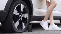 Une vente flash sur le mini compresseur Xiaomi, pratique pour gonfler vos pneus et bouées cet été !