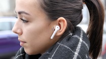 Pourquoi les AirPods s'arrêtent (parfois) de fonctionner en traversant la rue ?