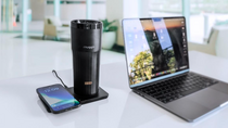 Un mug intelligent couplé à un chargeur sans fil chez Muggo