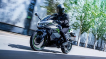 Pierwsze motocykle elektryczne Kawasaki są dalekie od sportów!