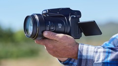 Avec son 24-3000 (!), le P1000 de Nikon peut photographier les cratères de la Lune