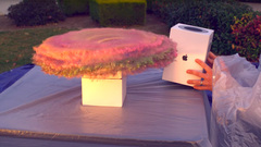 Une boite de Homepod transformée en piège à paillettes (pour les voleurs)