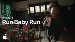 Quand un bébé s'empare de l'iPhone 13 ! (Apple s'amuse avec ses pubs)