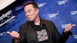 Elon Musk espère implanter ses puces dans le cerveau humain "dans les 6 mois"