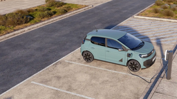 Dacia Spring 2027 : moins de 20 000 €, CarPlay sans fil, fabrication UE, en direct du Mondial