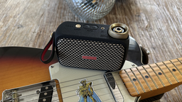 Un mini ampli guitare couplé à une enceinte Bluetooth, le combo des vacances !