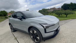 Volvo ferait mieux de corriger ses bugs plutôt que d'encenser CarPlay !