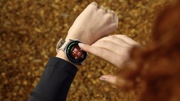 OnePlus Watch Lite : une montre connectée à 10 jours d'autonomie qui fonctionne aussi avec l'iPhone