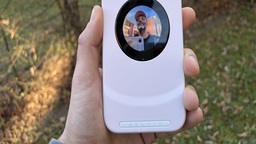 Prise en main de la Selfix : une coque iPhone avec écran arrière