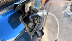 Ce chargeur sur prise 230V pour voiture électrique est ultra-compact ! (+ Code promo)