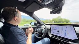 J'ai testé le BMW iX3 en conduite autonome sur l'autoroute en France et c'est bluffant