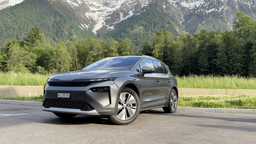 Frunk, One-pédale, V2L, CarKey, Qi2, LFP : c’est la révolution tech chez Škoda !