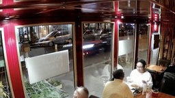 Tesla folle dans Paris : le chauffeur mis en examen, mais accuse toujours la voiture 