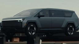 Tesla prépare un véhicule bien plus cool qu'un monospace, selon Elon Musk