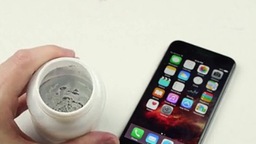 Impressionnant ! Comment "éplucher" (et détruire) un iPhone 6 ? Avec du Gallium bien-sûr ! (vidéo)