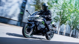 Les premières motos électriques Kawasaki sont loin d'être sportives !