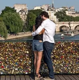 La mairie de Paris préfère les selfie aux cadenas