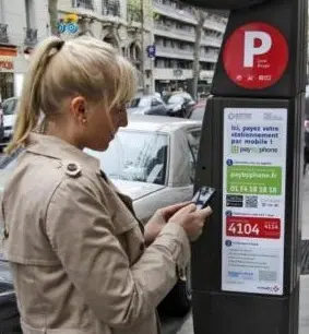 Vinci va gérer le paiement par smartphone des parcmètres parisiens