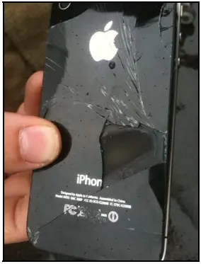 Un iPhone qui brille et fume dans un avion