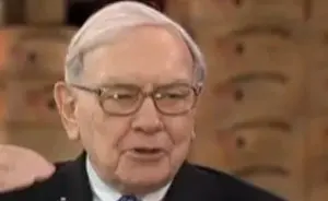 Warren Buffett : Apple devrait utiliser son cash pour racheter ses titres