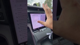 Un écran incurvé et personnalisable à bord du Porsche Cayenne électrique !