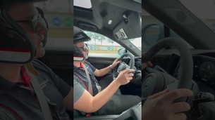 On teste le Porsche Cayenne électrique sur le circuit du Mans !