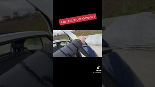 On rentre par devant dans la Microlino !