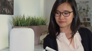 Exclu : on a testé le successeur de Siri ! (avec Laura)