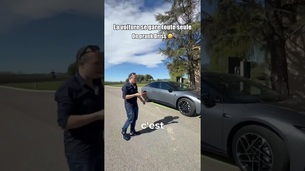 Une voiture qui se gare seule ?👀