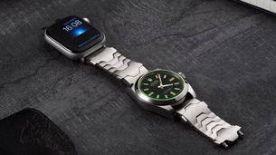 Ce bracelet vous permet de porter une Rolex et une Apple Watch sur le même poignet