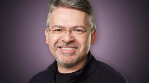 Apple remplace son chef de l'IA pour sauver Apple Intelligence et Siri