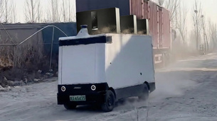 Ils foncent dans le béton frais : les vidéos folles des 10 000 robots-livreurs lâchés en Chine