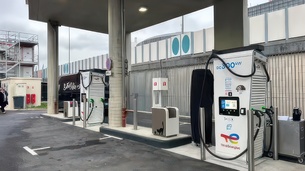 Paris inaugure sa première station-service 100 % électrique