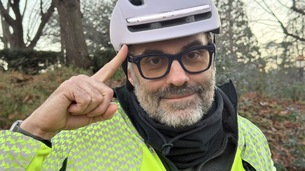 Prise en main du Tenways EH20 : le casque vélo connecté qui remplace vos AirPods et vos clignotants