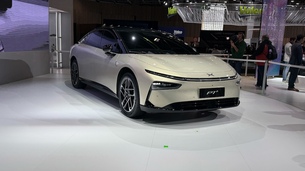 Mondial de l'Auto : XPENG présente la P7+