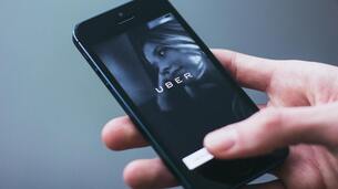 Les chauffeurs VTC manifestent contre les nouvelles commissions d’Uber