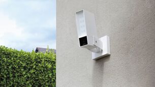Netatmo lance une version blanche de sa Caméra Extérieure Intelligente (Sirène, éclairage, sans abo)