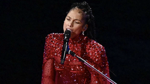 La quête de perfection au Super Bowl : Alicia Keys "corrigée" sur YouTube !